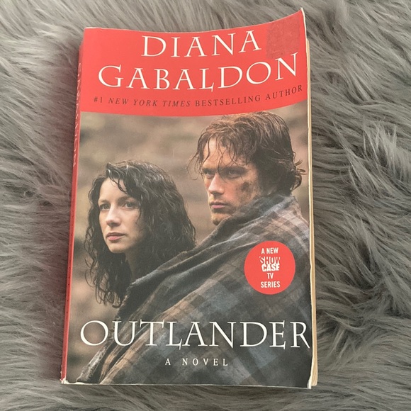 📚3/$25 Outlander Book - Picture 1 of 2